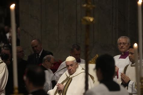 Papa Francesco Nella Mangiatoia Il Senso Del Natale Pensiamo Ai