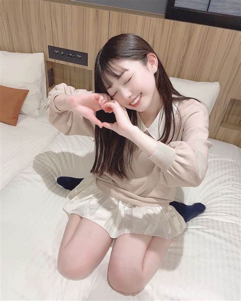 小浜桃奈さんのインスタグラム写真 小浜桃奈instagram「🐑💭 卒業式の後初めてお友達とお泊まり会したの〜🤍 ホテルでは