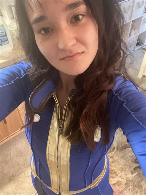 Me cosplaying as a Vault Girl from Fallout 🥰 : r/cosplaygirls