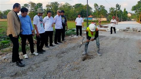 Bangunan Jalan Cor Beton Di Bojonegoro Ditemukan Tak Sesuai Spek Ini