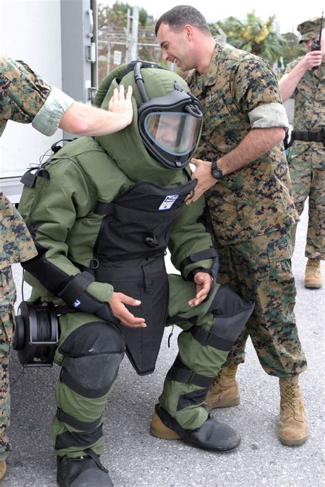 Us Marine Corps Usmc Sergeant Sgt Lauro Samaniego Gets Help From