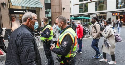 Corona Ordnungsamt Düsseldorf kontrolliert Maskenpflicht