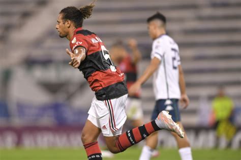 Na estreia da Libertadores Flamengo vence de virada o Vélez Sársfield