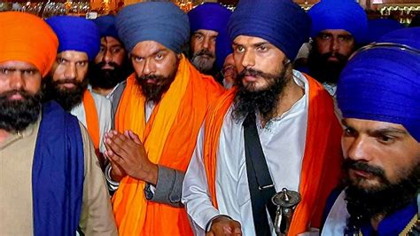 Radical Preacher Amritpal Singh’s Aide Visits Golden Temple Oneindia News