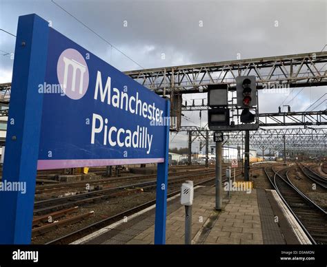 Manchester Piccadilly railway station UK Stock Photo - Alamy