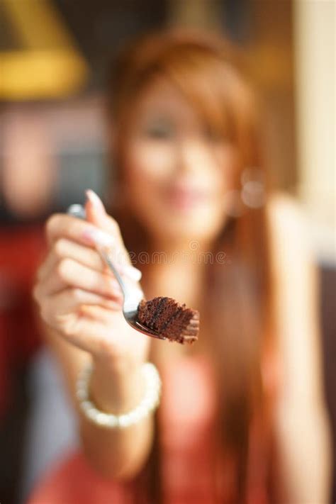 Jeune Belle Femme Asiatique Dans L Outdoo De Pose Voluptueux De Lingerie Photo Stock Image Du