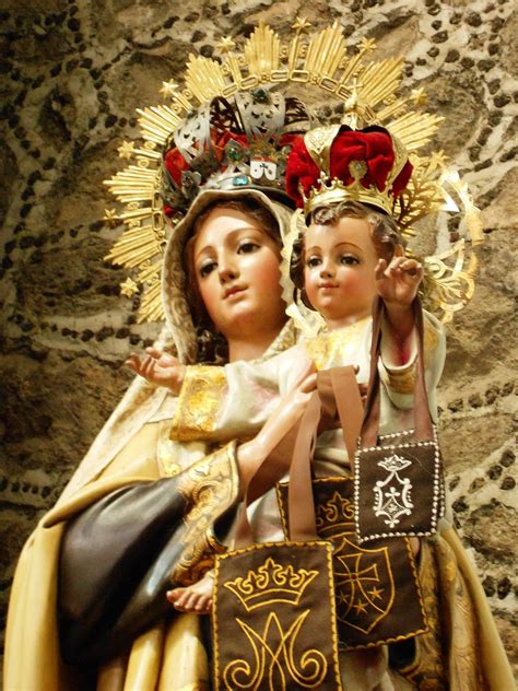 El Escapulario de la Virgen del Carmen — Tolkian