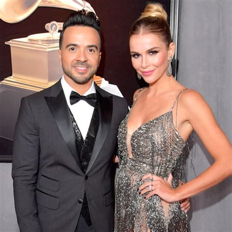 Luis Fonsi Sends A Message To Puerto Rico At Grammys 2018 Red Carpet