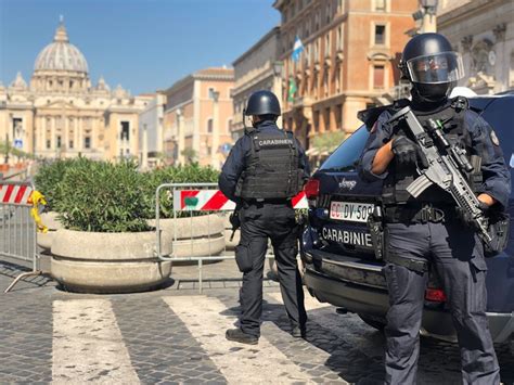 Roma Controlli Antidroga Dei Carabinieri Dal Centro Storico Alle