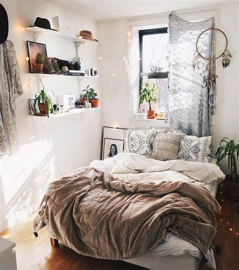 21 Eclectic Minimalist Decorating Ideas For Your Bedroom Cozy Small Bedrooms Small Bedroom