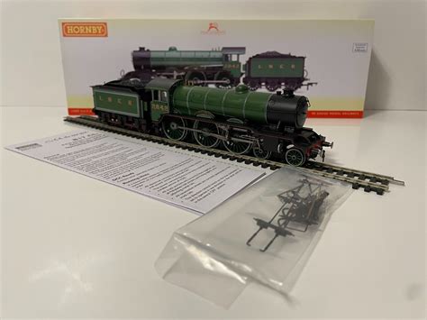 Hornby Class B17 4 6 0 2842 Kilverstone Hall Model Kit Lined Apple Green Livery For Sale