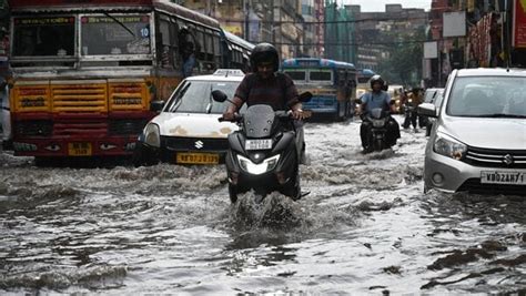 Kolkata Rain And Weather Forecast ক্রমেই ঘনিয়ে আসছে ঘন কালো মেঘ সকাল