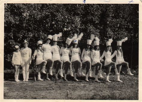 Photo De Classe Majorettes De Cugnaux De 1970 Majorettes Copains D Avant