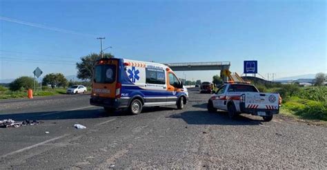 Accidente En Ac Mbaro Choque Entre Auto Y Camioneta Deja Cuatro