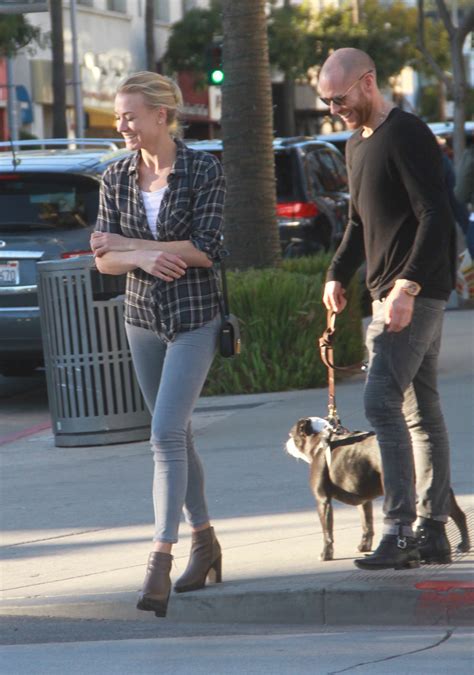 Yvonne Strahovski Bikini In Maui Celebrity Wiki Onceleb Wiki
