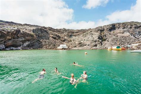 Santorin Tour Per Luxus Katamaran Mit Mahlzeit Und Open Bar Getyourguide