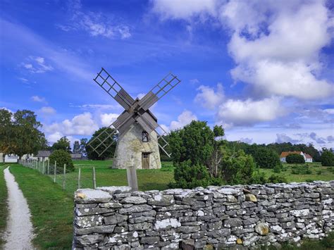 Solve Windmill on Fårö jigsaw puzzle online with 176 pieces