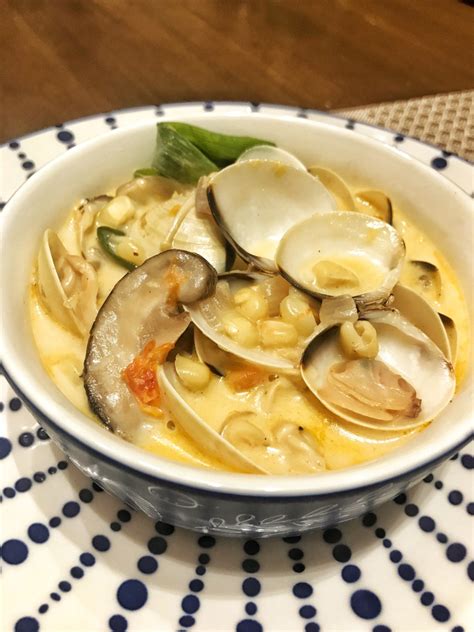 Clams with White Corn Soup – Domestic Goddess Tonni