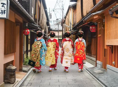 Kyoto Free Walking Tour Gion Higashiyama Tour