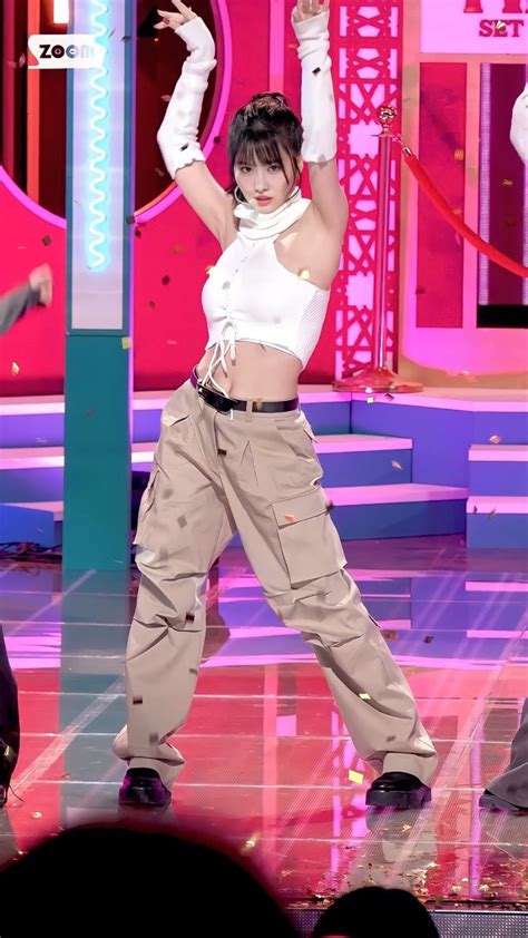 Momo Stage Outfit Sbs Inkigayo Set Me Free In Kpop Concert