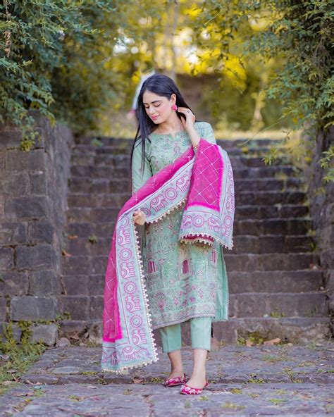 Rimsha Waheed Kiani In Stylish Dress Book Simple Trendy Outfits