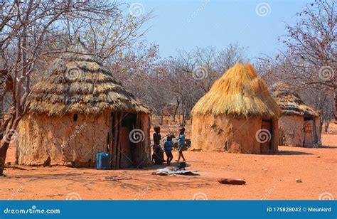 Los Himba Son Pueblos Ind Genas Que Viven En El Norte De Namibia