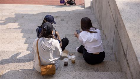 Does Social Media Harm Young People’s Mental Health? - The New York Times