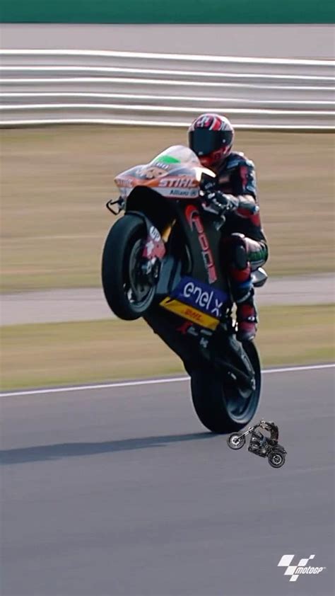 MotoGPさんのインスタグラム動画 MotoGPInstagram Two wheelies for the price of