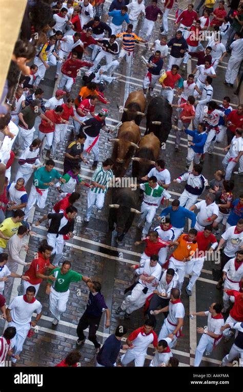 Running of The Bulls in Calle Estafeta, Fiesta de San Fermin (Encierro ...