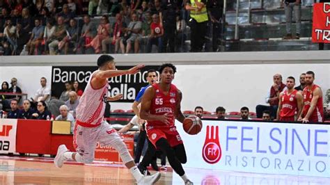 Trasferta Amara A Cento La Pallacanestro Trieste Cede Al Supplementare