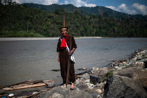 Indígenas Peruanos Retienen Sin Agua Y Comida A 70 Turistas Incluidos