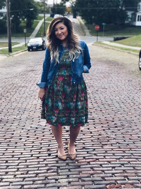 Lularoe Amelia Dress Featuring Box Set Pleats Exposed Zippee And Pockets Paired With The