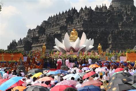 Refleksi Hari Raya Tri Suci Waisak Di Candi Borobudur Jurnalpost