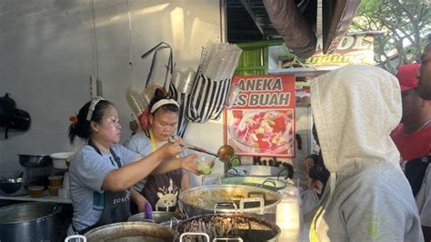 Berburu Takjil Di Pasar Senggol Kodam Pemogan Denpasar Tribun Bali