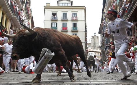 Corrida De Touros Na Espanha 11042019 Mundo Fotografia Folha De Spaulo