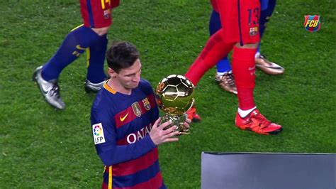 Lionel Messi Pr Sente Le Ballon D Or Aux Supporters Du Bar A Vid O