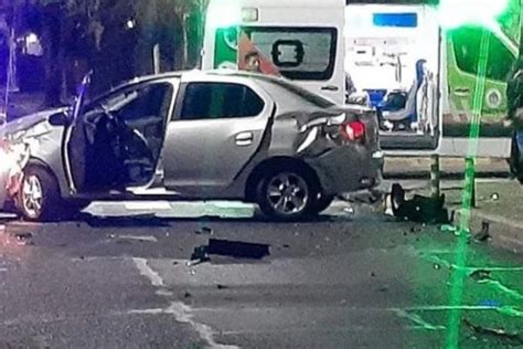 Corrientes Impresionante Choque Entre Un Auto Y Una Camioneta