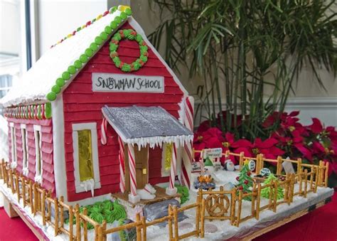 Pin By Leanna On Gingerbread Houses And Decor Gingerbread House