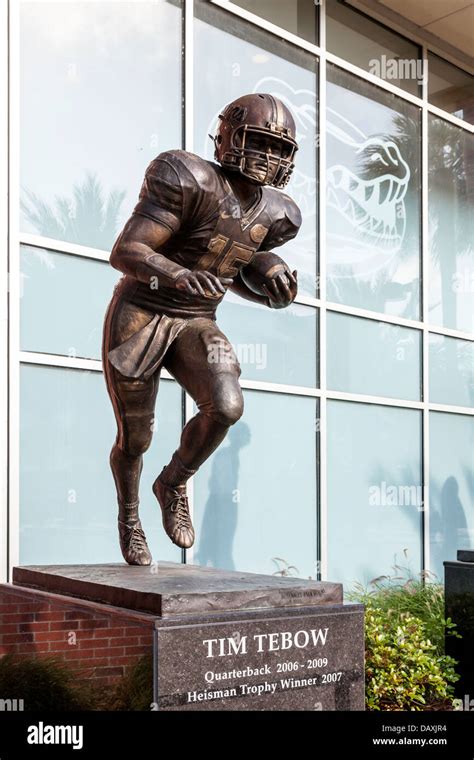 Tim tebow bronze statue hi-res stock photography and images - Alamy