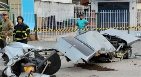 V Deo Carro Parte Ao Meio Ao Colidir Loja Em Caruaru Colis O