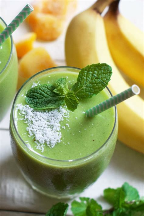 Refreshing Mango Mint Smoothie | Olivia Budgen