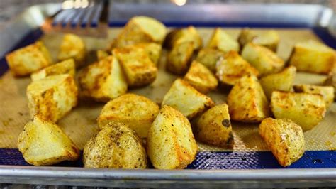 Patatas crujientes al horno el truco que hará que salgan perfectas