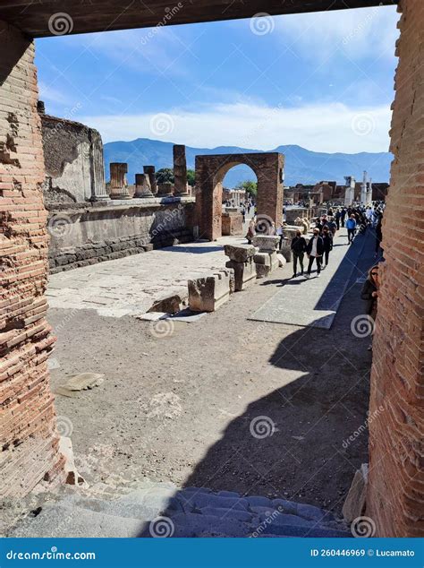 Pompei Arco Di Augusto Da Via Degli Augustali Editorial Stock Image