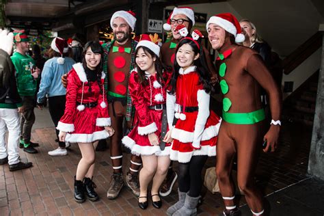 Photos Ho Ho Holy Moly St Nicks Swarm Seattle For Annual Santacon