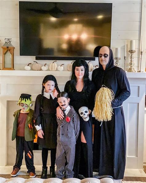 #halloween2019 Family Halloween Costumes. The Addams Family | Family halloween costumes, Family ...