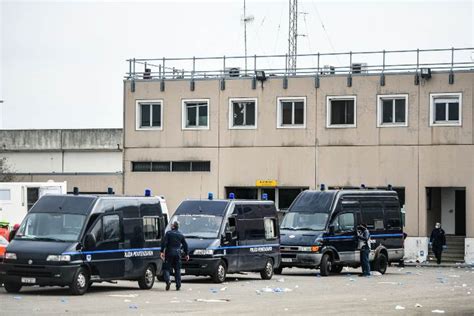 Torture In Carcere Dai Secondini Il Racconto Del Detenuto