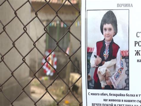 Погребват третокласника от Кардам, сестричките му се борят за живота ...