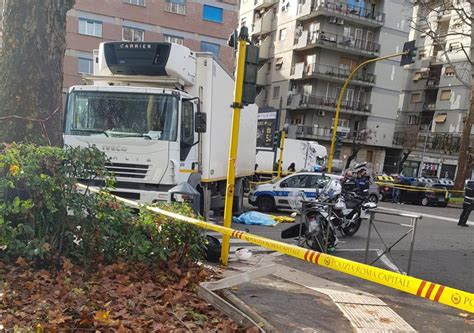 Incidente Via Tiberina Oggi Scontro Frontale Tra Auto Un Morto