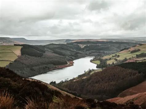 Derwent Edge Walk Guide: With Map - She walks in England