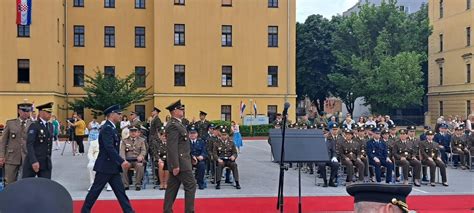 Oficerë të FSK së diplomojnë në Akademinë Ushtarake kroate Gazeta